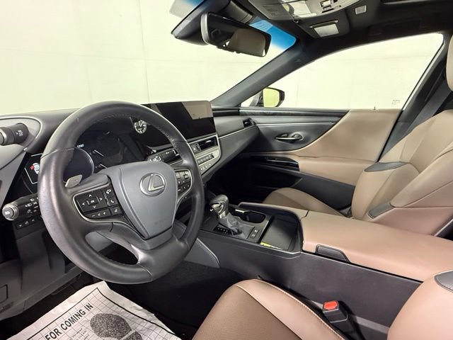 Used 2025 Lexus ES 300h w/ Premium Package FWD image 7