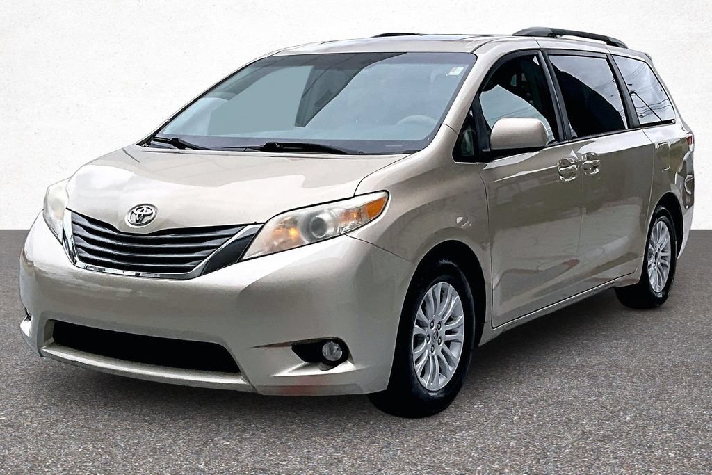 Used 2013 Toyota Sienna XLE FWD image 4