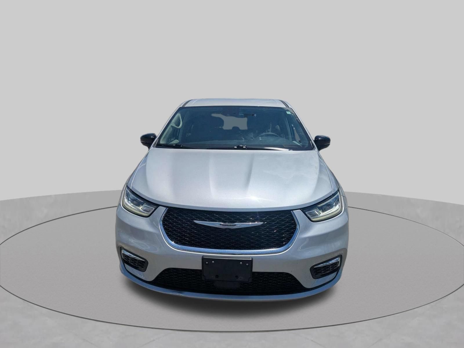 Used 2024 Chrysler Pacifica Touring-L FWD image 9