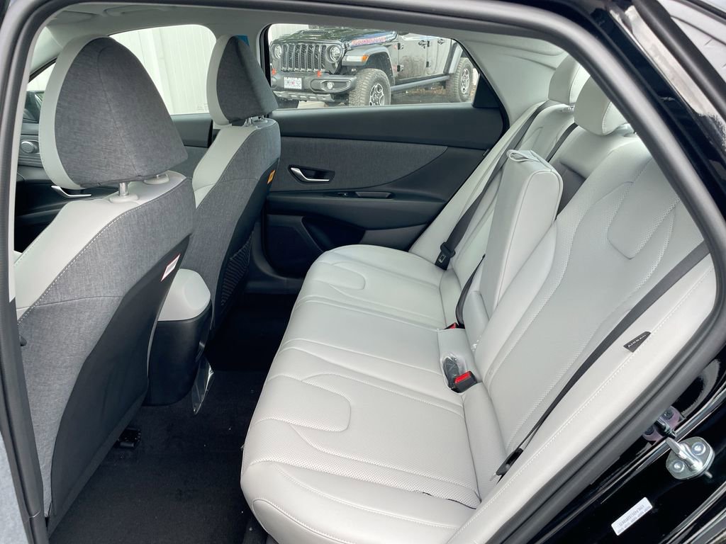 New 2025 Hyundai Elantra Limited image 48