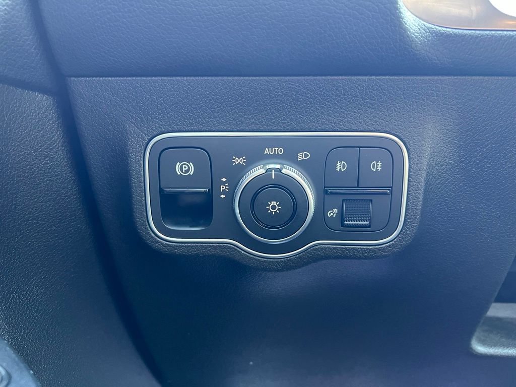 Certified 2020 Mercedes-Benz GLB 250 4MATIC image 13
