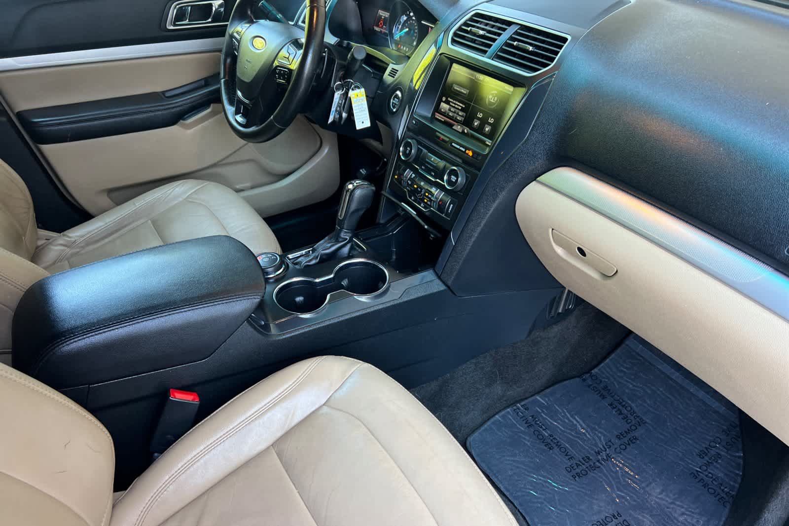 Used 2016 Ford Explorer XLT w/ Equipment Group 202A AWD/4WD image 18