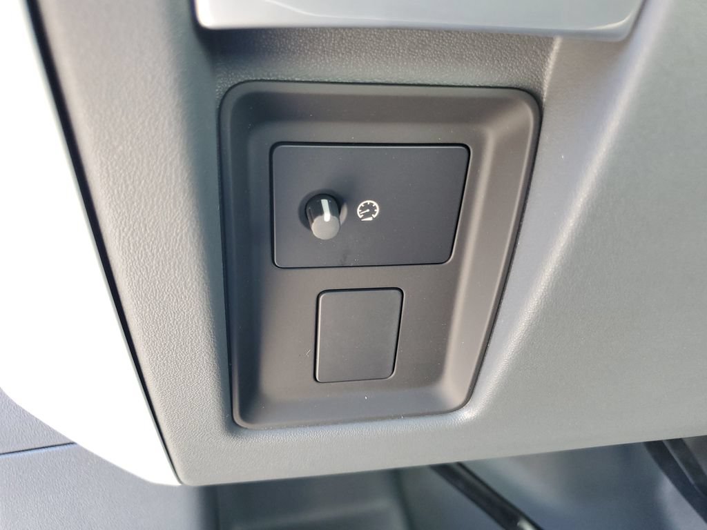 New 2026 Land Rover Defender 130 X-Dynamic SE AWD/4WD image 15