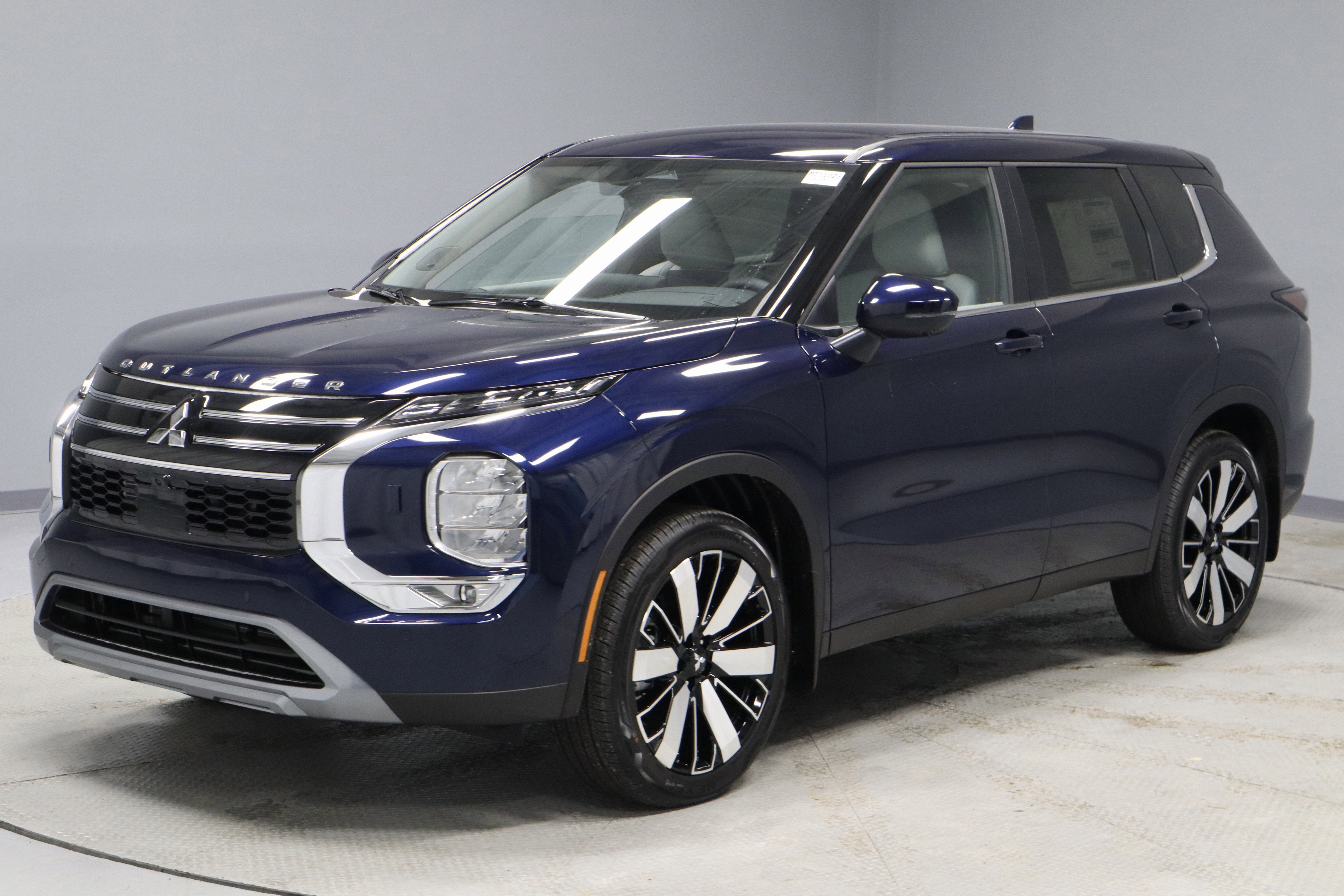 New 2026 Mitsubishi Outlander SE image 5