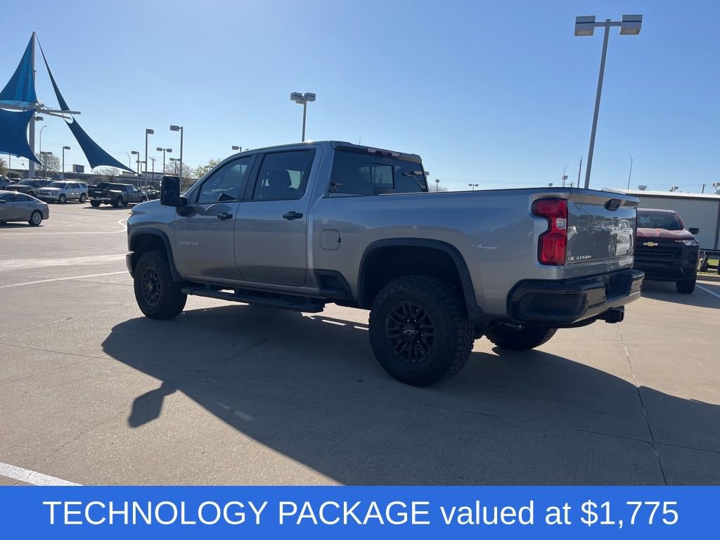 Used 2024 Chevrolet Silverado 2500 ZR2 w/ Technology Package image 4