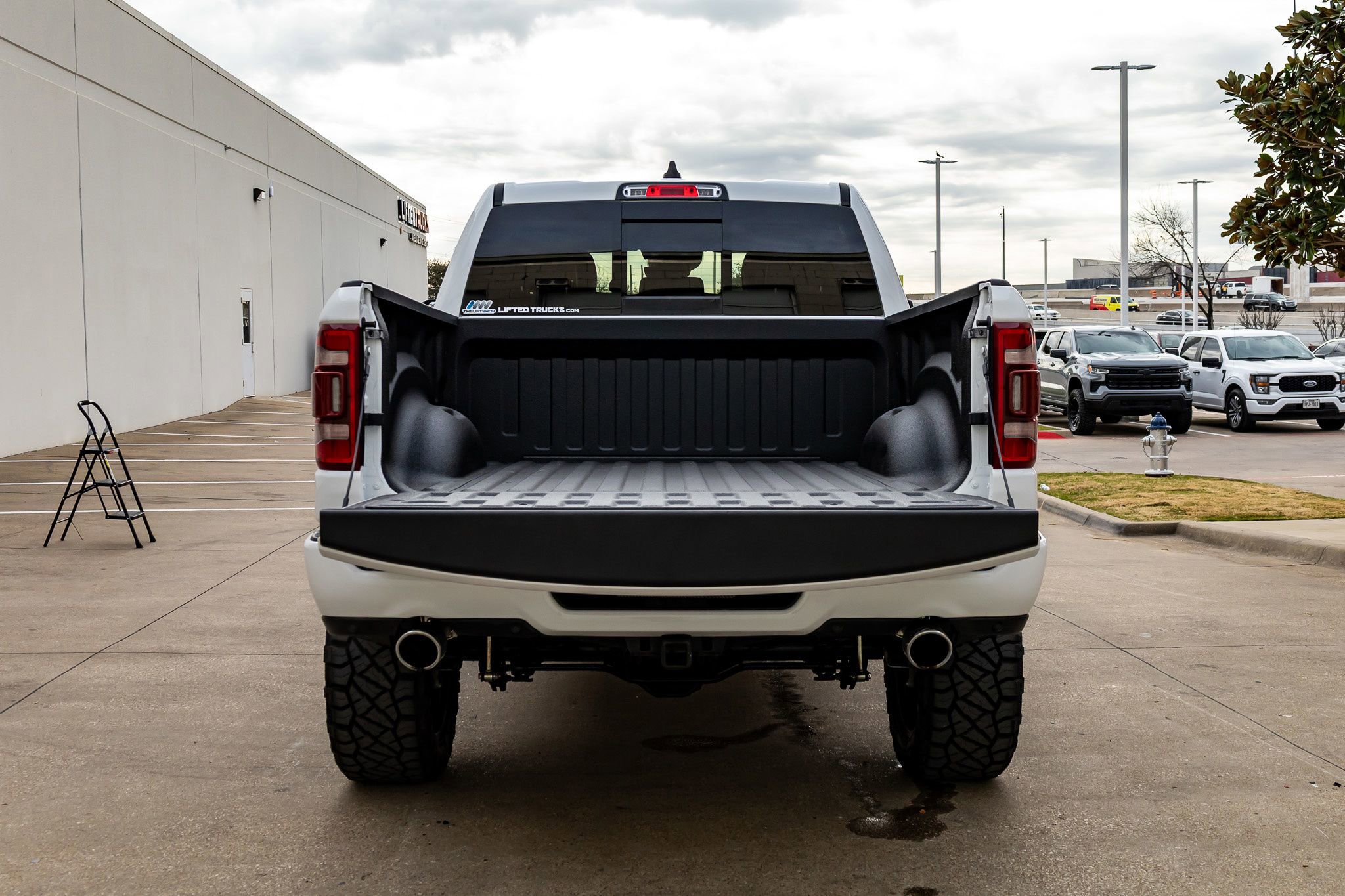 Used 2023 RAM 1500 Laramie AWD/4WD image 9