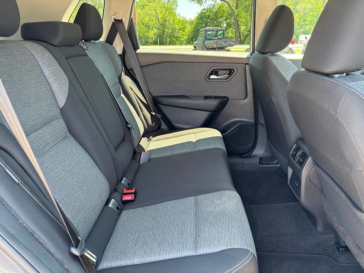 Used 2023 Nissan Rogue SV image 15