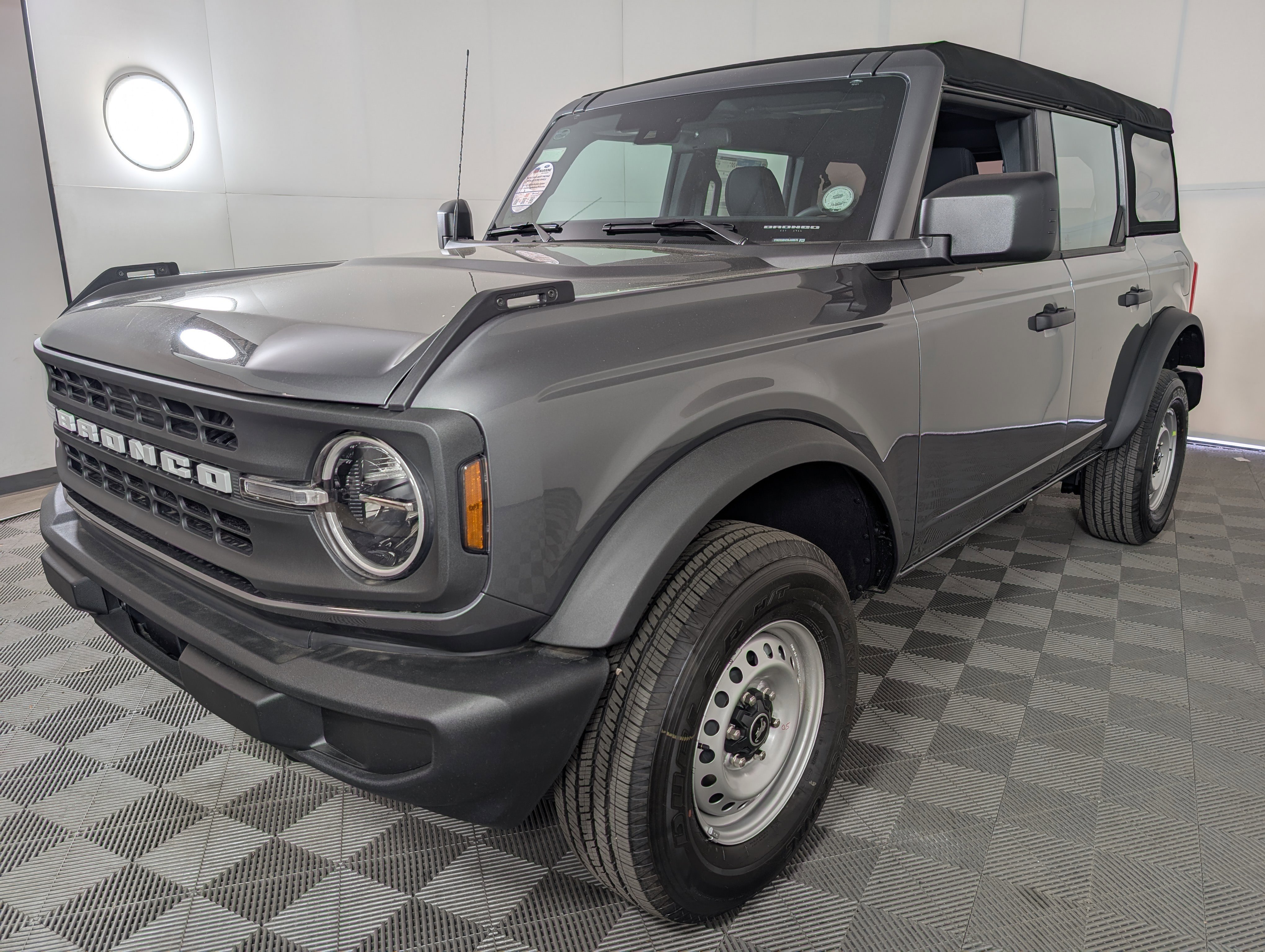 New 2025 Ford Bronco 4-Door image 3