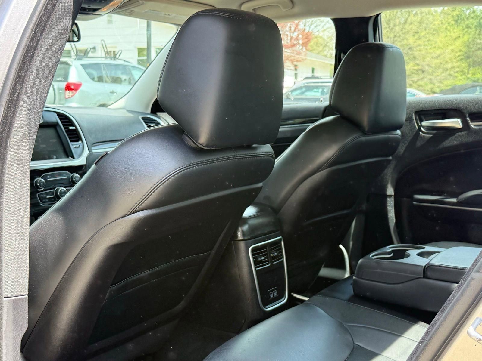 Used 2015 Chrysler 300 Limited w/ Driver Convenience Group image 29