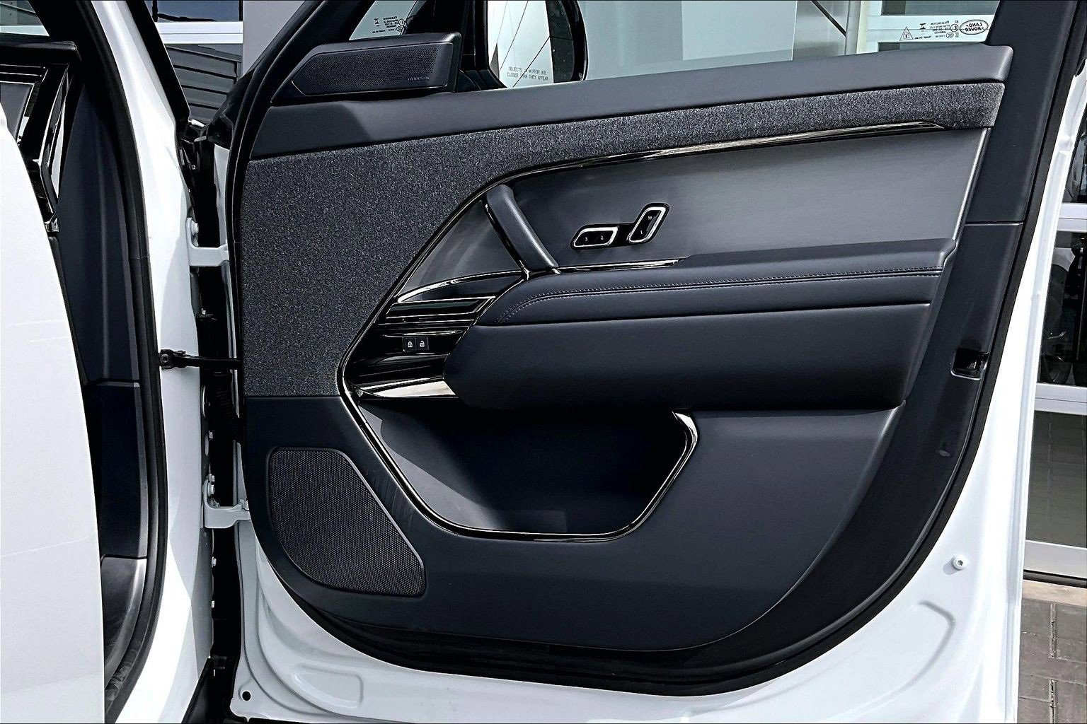 Used 2024 Land Rover Range Rover Sport Dynamic SE image 24