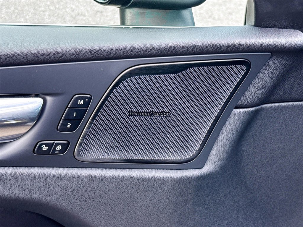 Used 2023 Volvo XC60 B6 Ultimate image 20