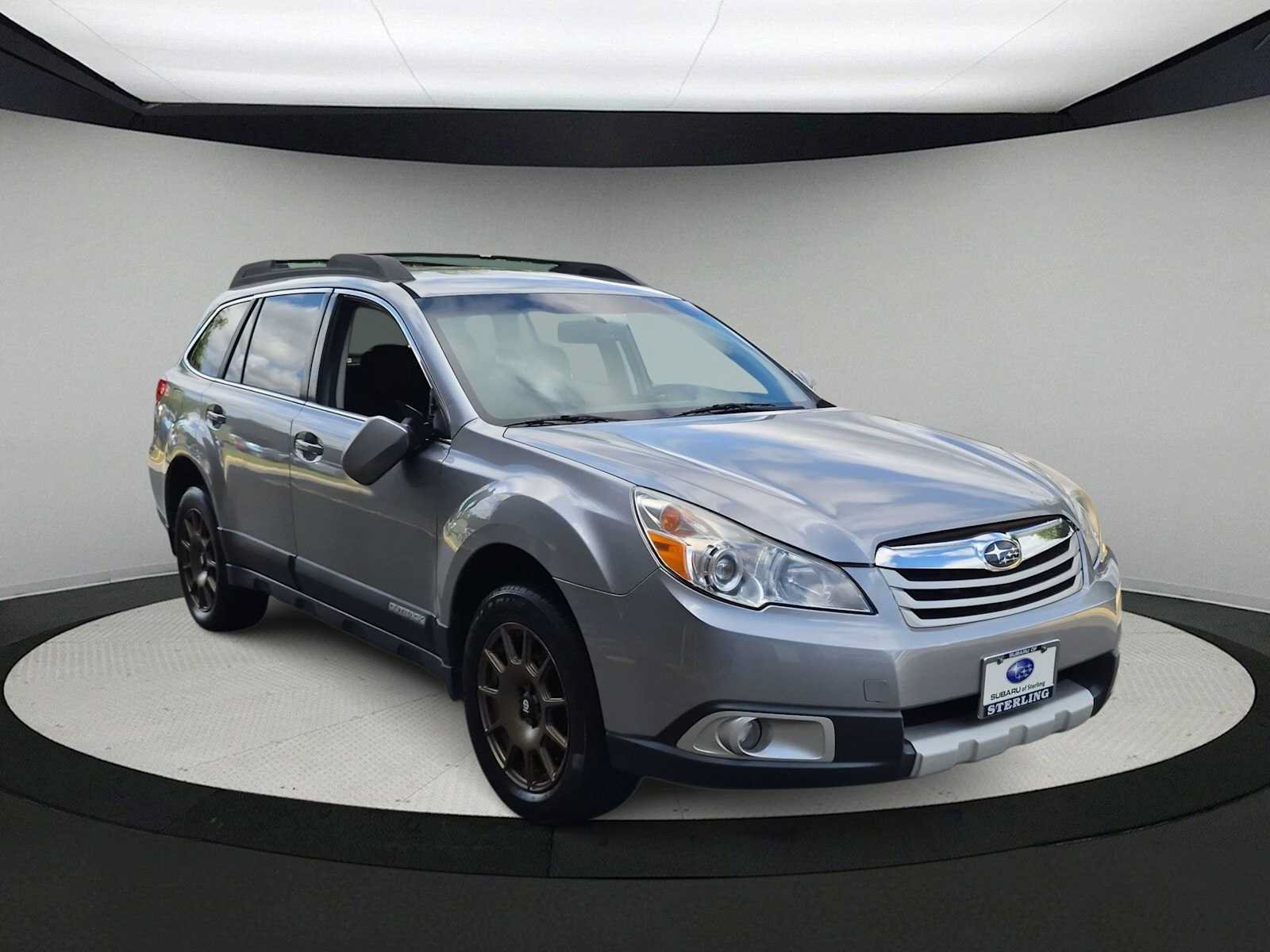 Used 2010 Subaru Outback 2.5i Premium AWD/4WD image 2