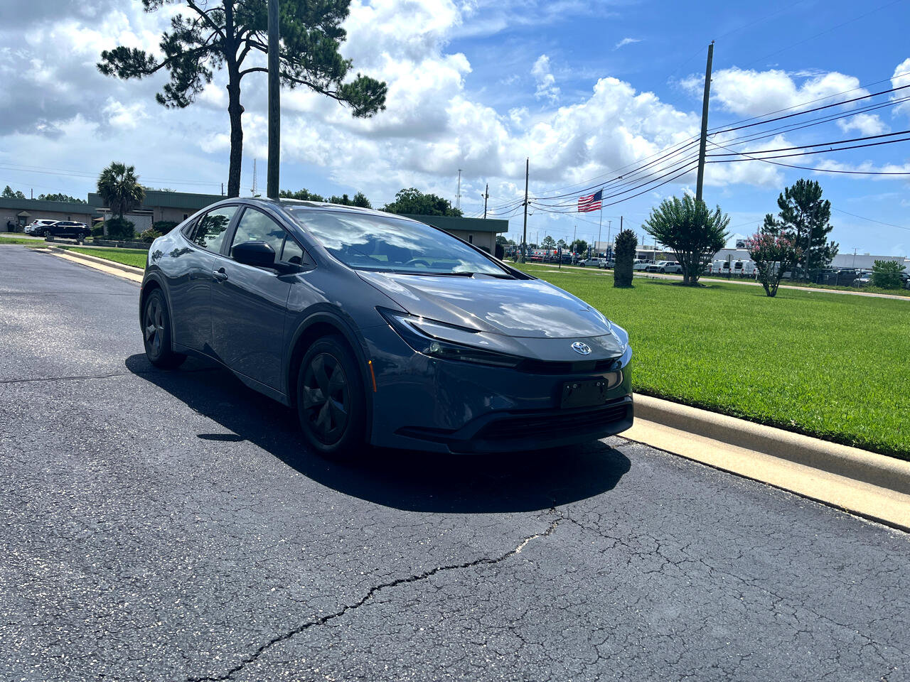 Used 2024 Toyota Prius LE image 4