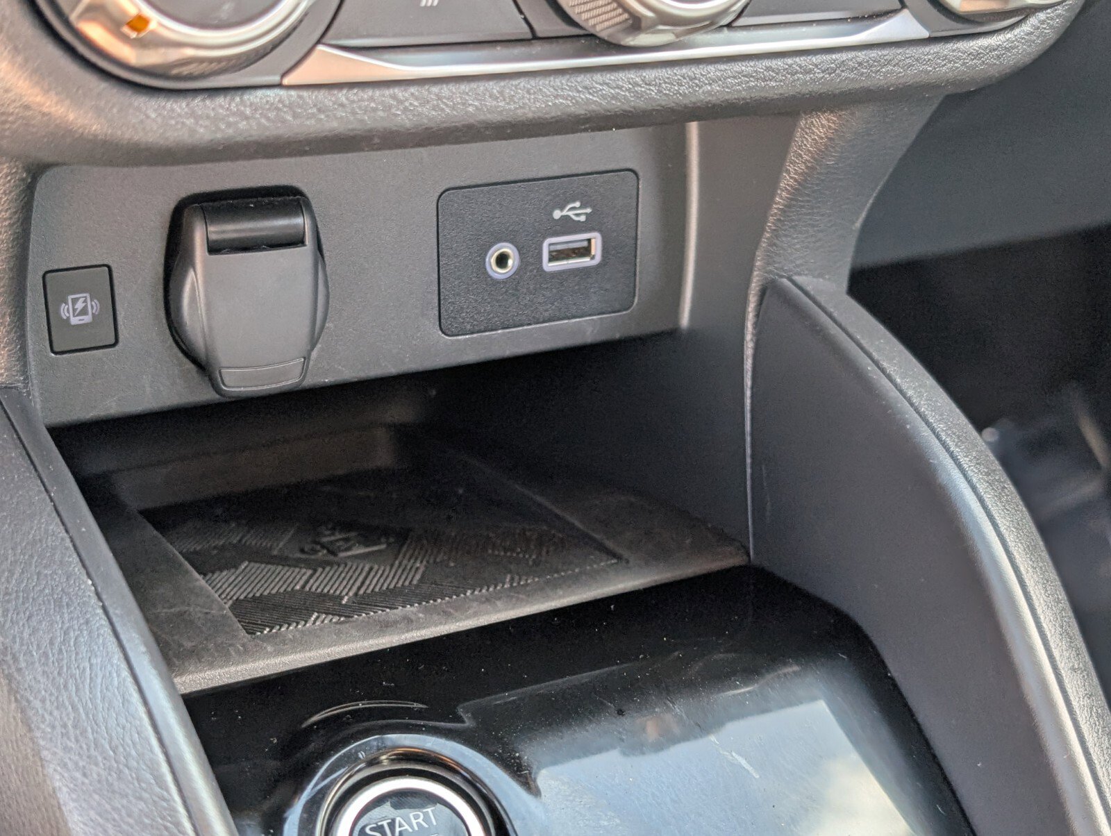 Certified 2025 Nissan Versa SV FWD image 26