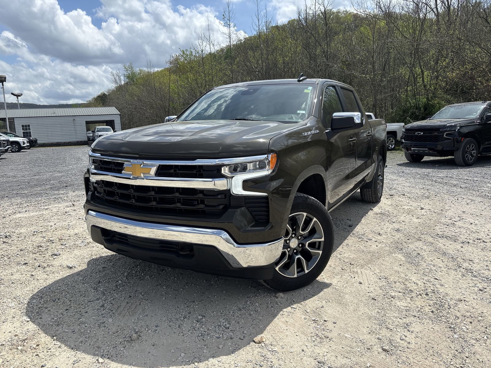 Used 2023 Chevrolet Silverado 1500 LT AWD/4WD image 4