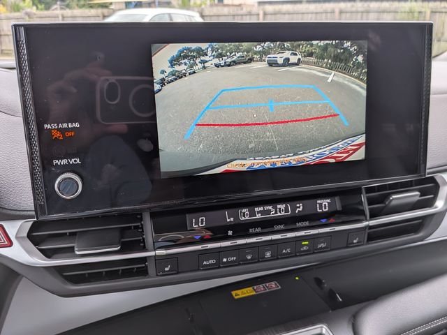 Used 2025 Toyota Sienna XLE FWD image 23
