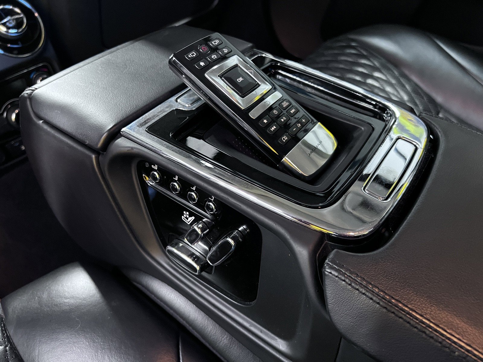 Used 2018 Jaguar XJ L Supercharged image 30