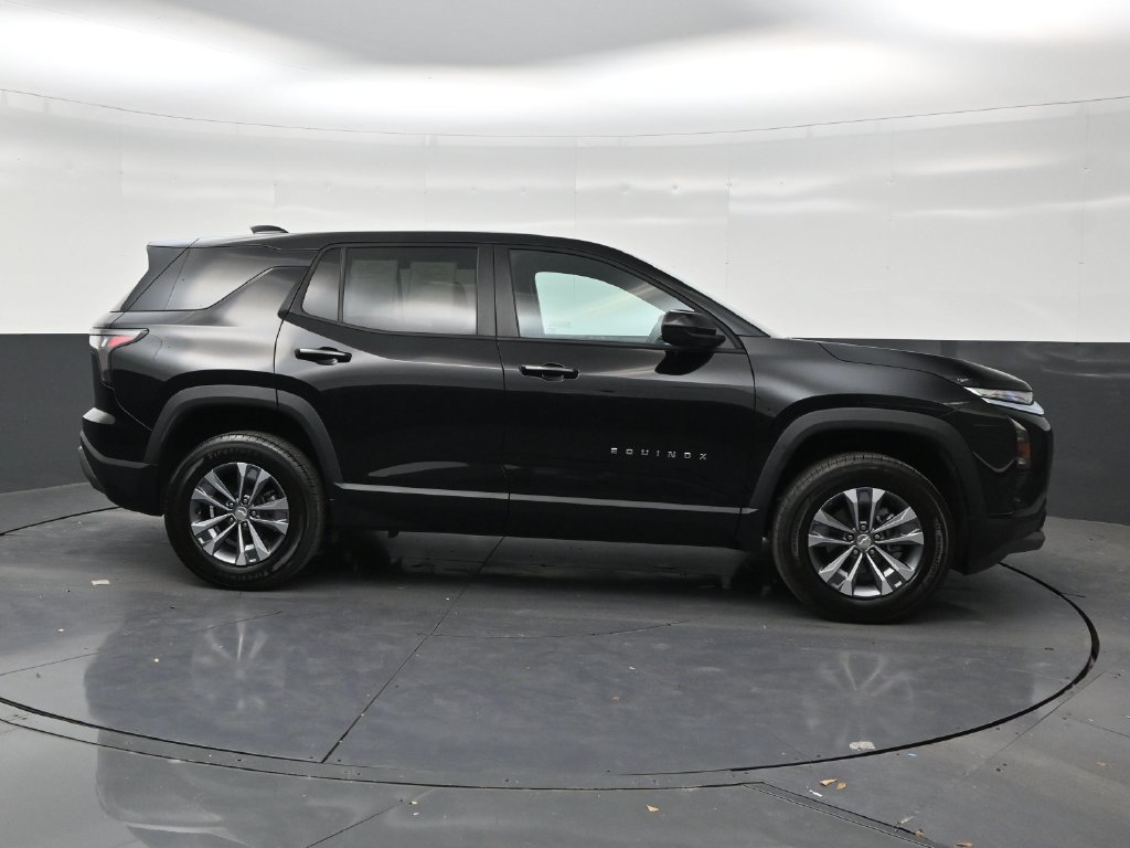 Used 2026 Chevrolet Equinox LT w/ Safety and Technology Package FWD image 6