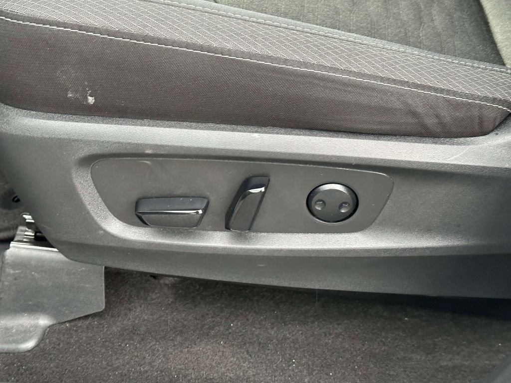 Used 2024 Nissan Pathfinder SV AWD/4WD image 18