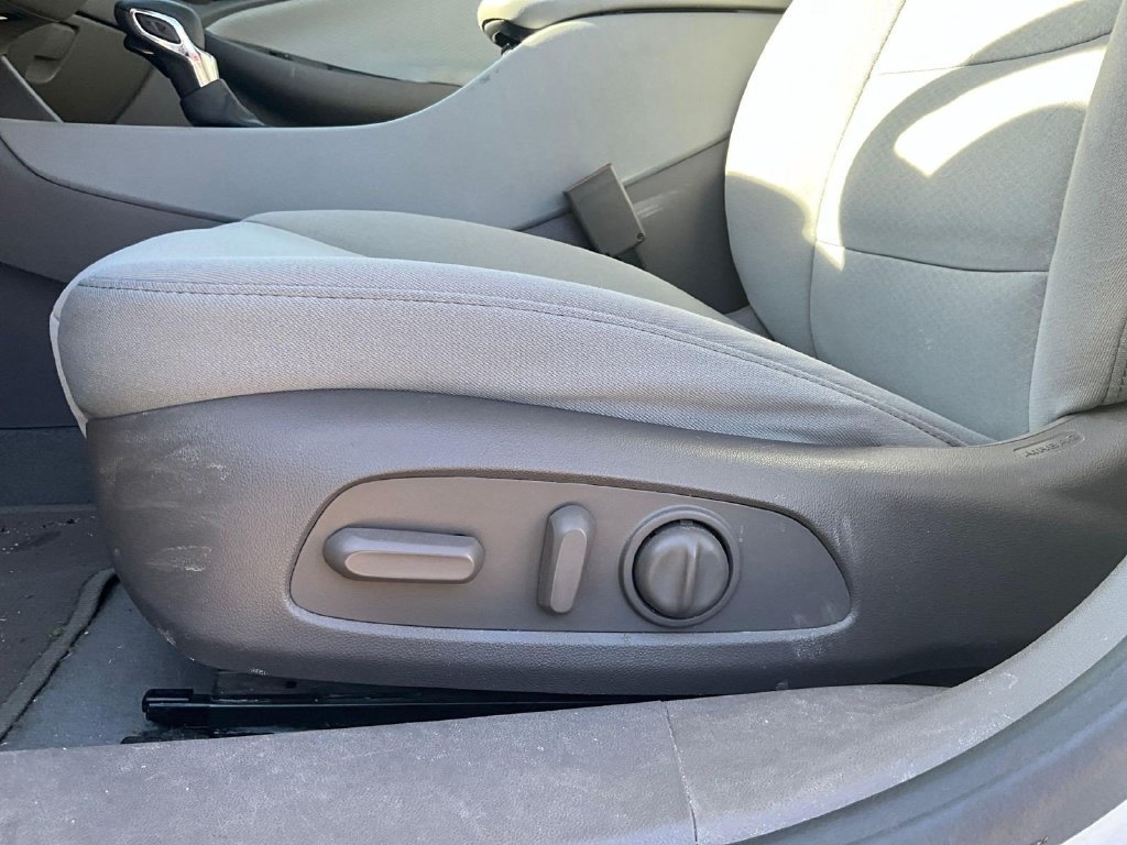 Used 2022 Chevrolet Malibu LT FWD image 17