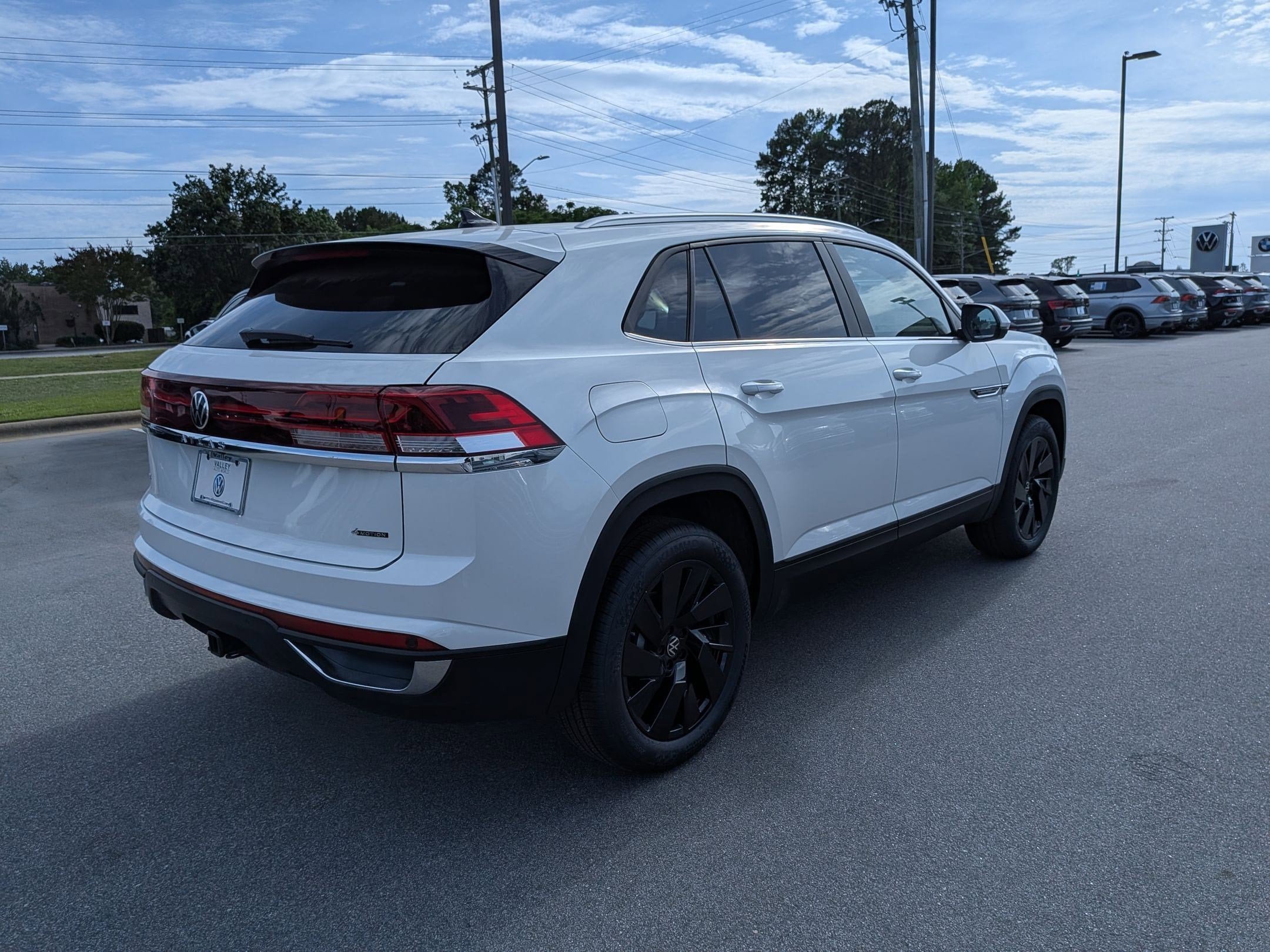 New 2026 Volkswagen Atlas Cross Sport SE AWD/4WD image 3