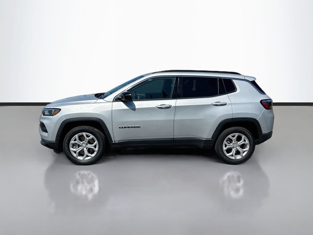 Used 2024 Jeep Compass Latitude AWD/4WD image 4