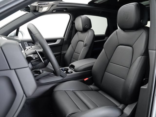 Certified 2025 Porsche Cayenne AWD/4WD image 5