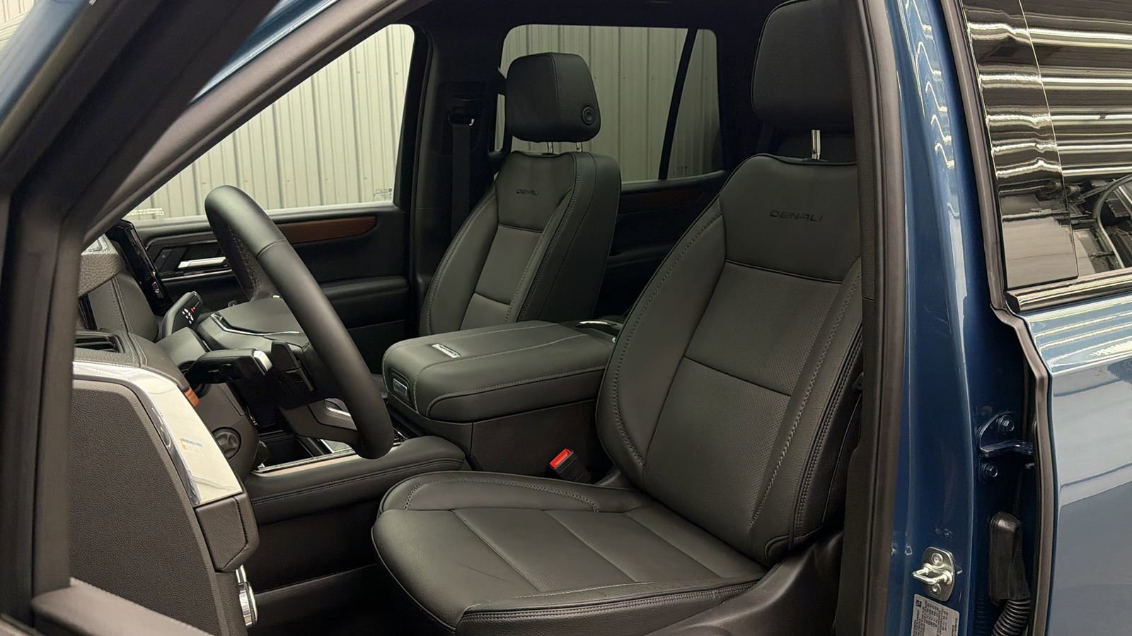 Used 2026 GMC Yukon Denali w/ Sun & Power Step Package AWD/4WD image 30