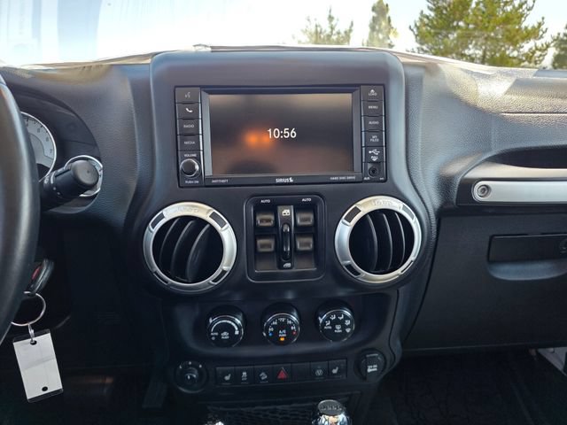 Used 2017 Jeep Wrangler Unlimited Rubicon w/ Connectivity Group AWD/4WD image 24