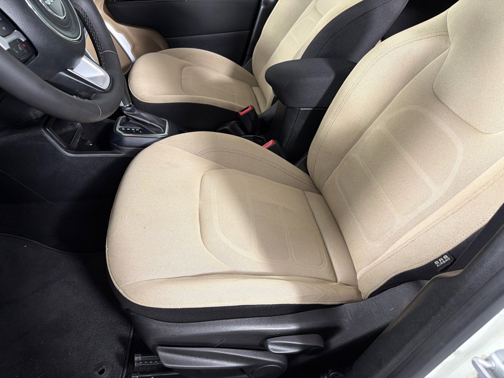 Used 2019 Jeep Renegade Latitude w/ UConnect 8.4 Nav Group image 12