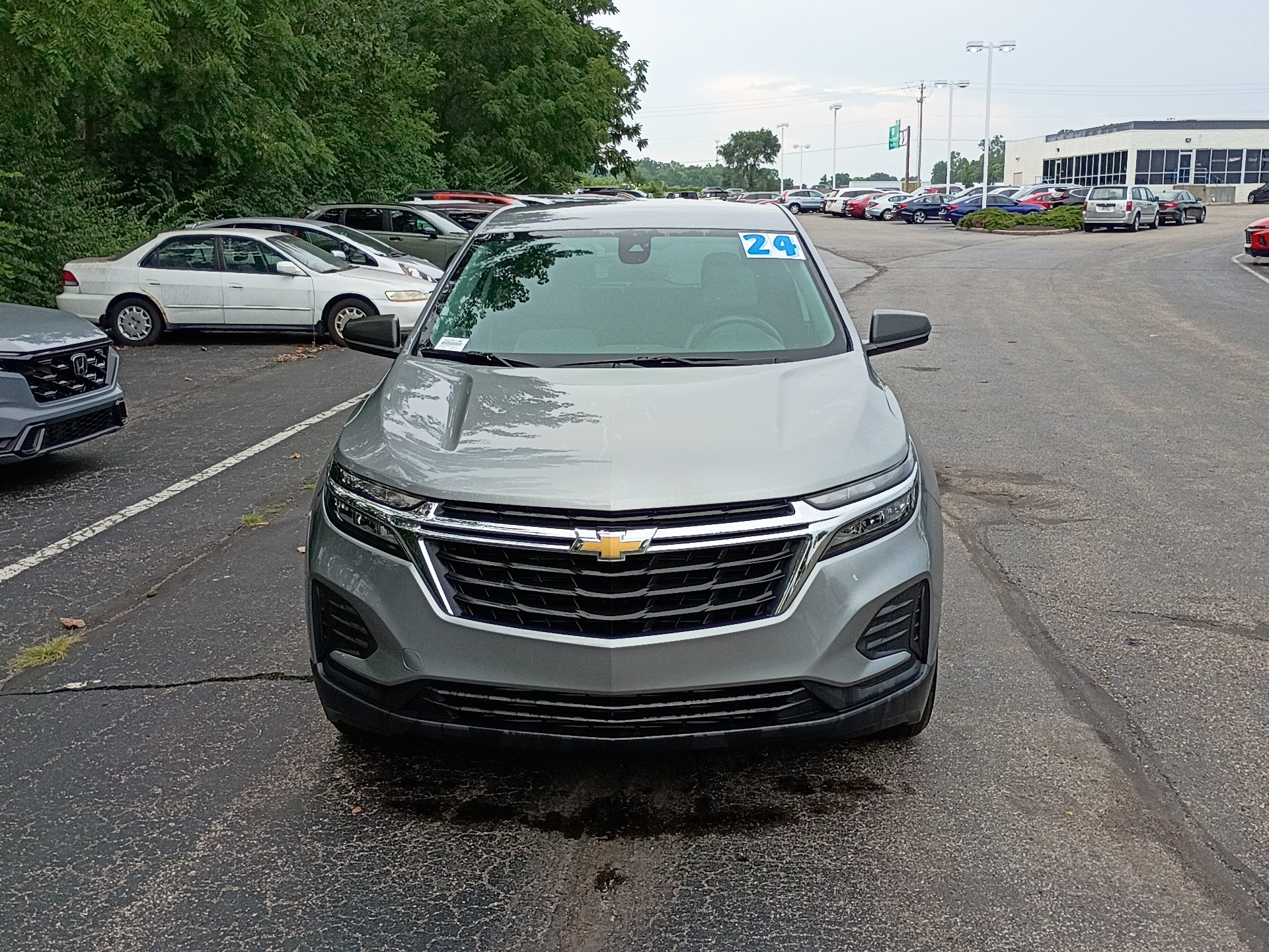 Used 2024 Chevrolet Equinox LS w/ LS Convenience Package FWD image 8