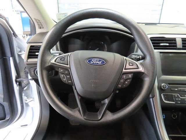 Used 2018 Ford Fusion SE w/ Fusion SE Technology Package image 8