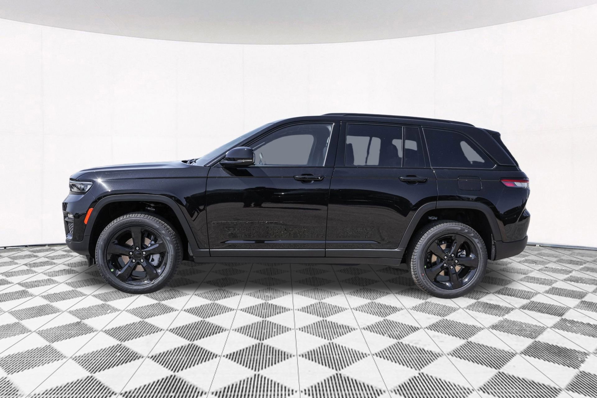New 2025 Jeep Grand Cherokee Limited w/ Luxury Tech Group II image 13