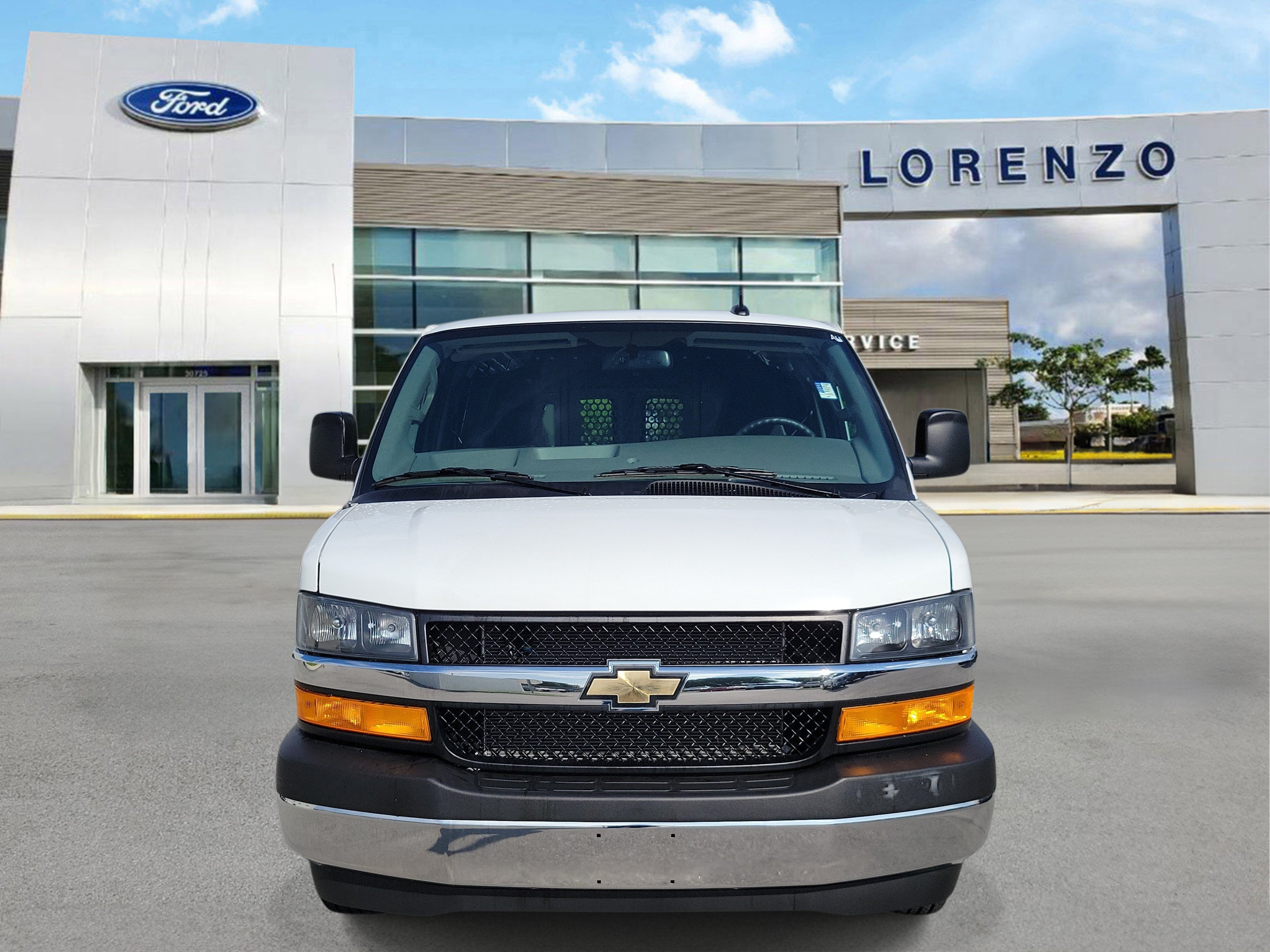 Used 2025 Chevrolet Express 2500 w/ Driver Convenience Package RWD video 2