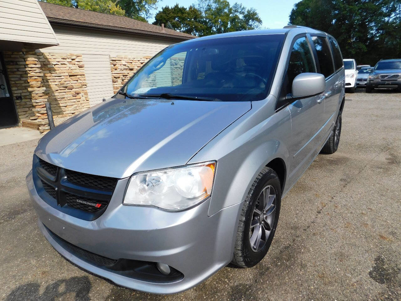Used 2017 Dodge Grand Caravan SXT image 11