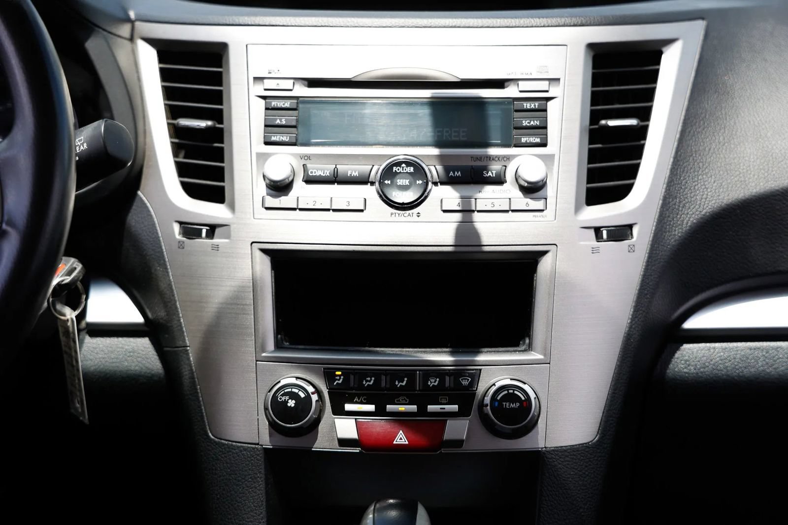 Used 2011 Subaru Outback 2.5i AWD/4WD image 33