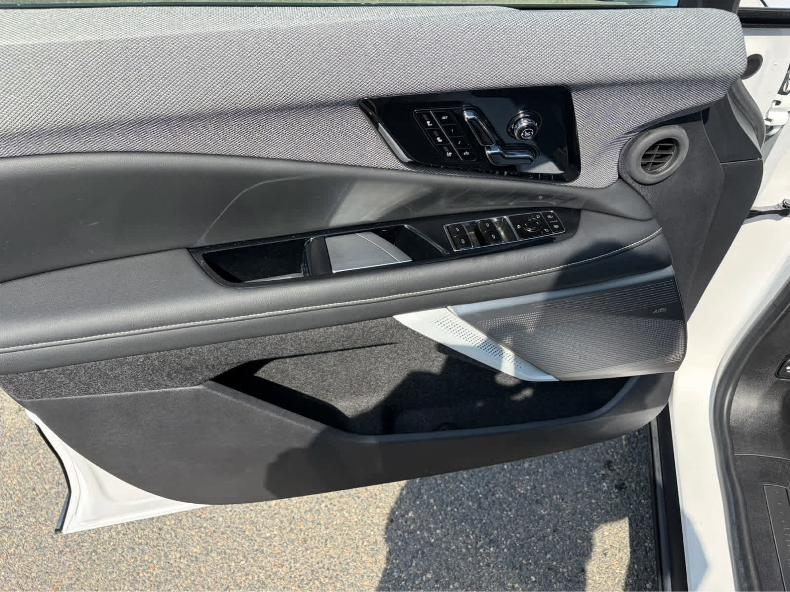 Certified 2025 Cadillac Optiq Luxury 2 AWD/4WD image 10