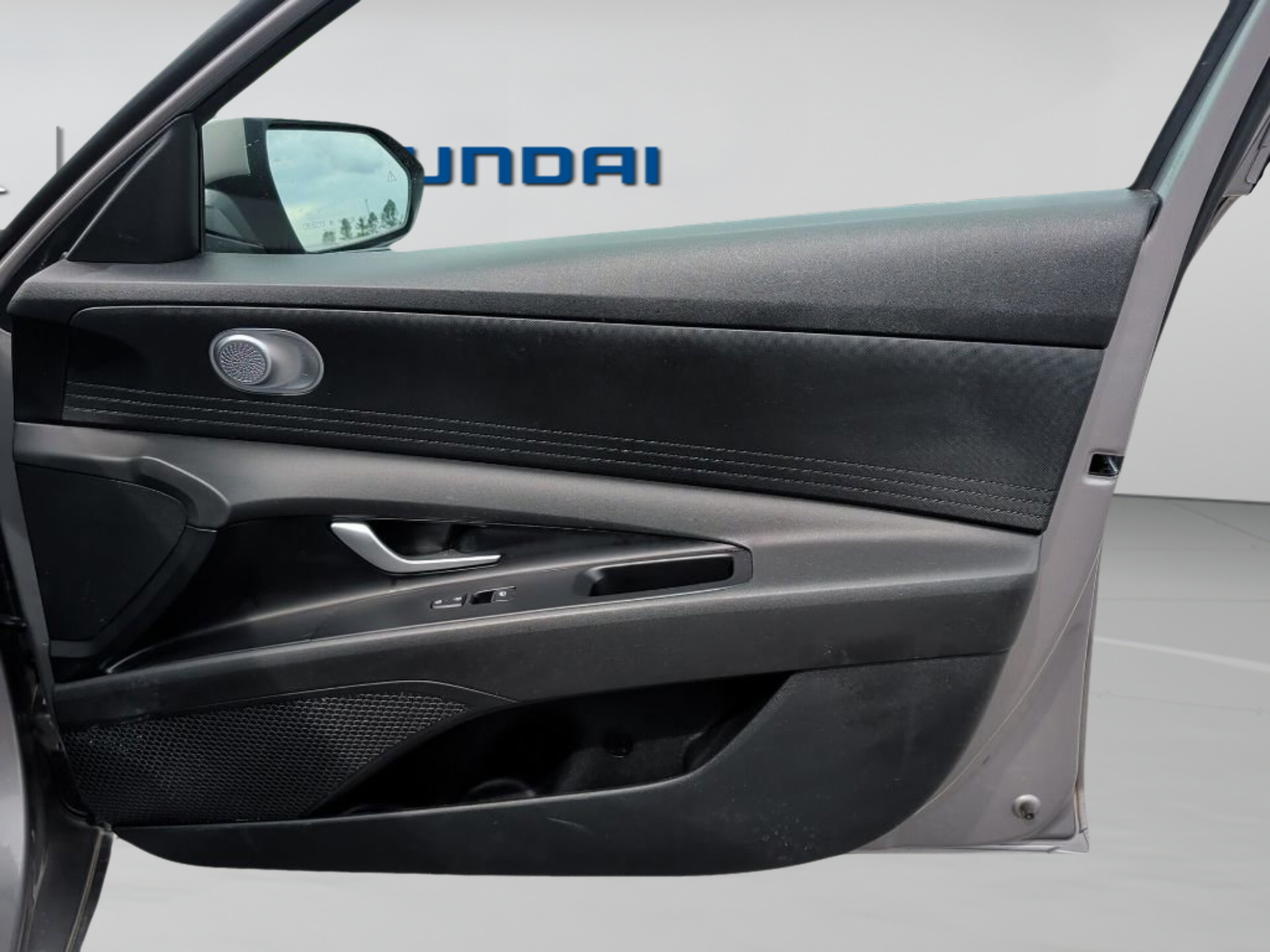 Used 2023 Hyundai Elantra SEL w/ Preferred Accessory Package FWD image 34