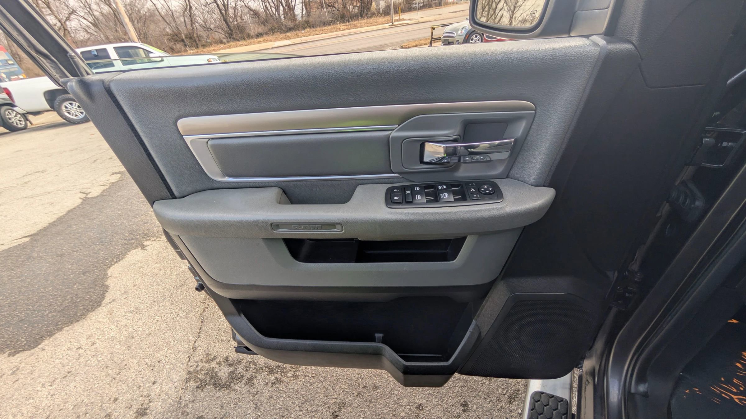 Used 2014 RAM 1500 Outdoorsman AWD/4WD image 9