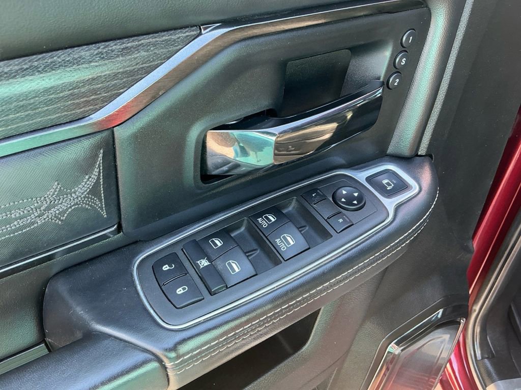 Used 2022 RAM 5500 4x4 Crew Cab image 16