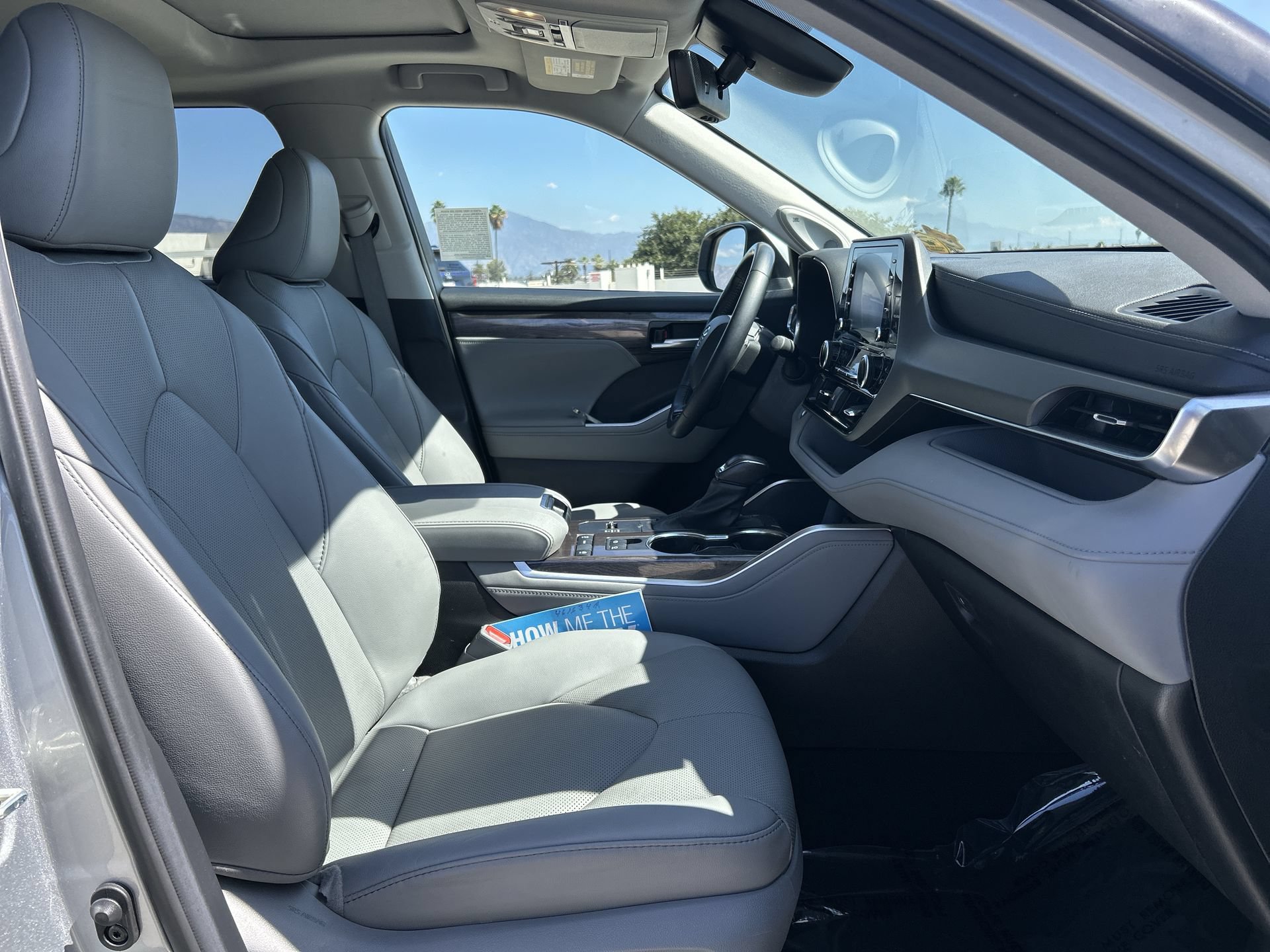 Used 2020 Toyota Highlander Limited FWD image 28