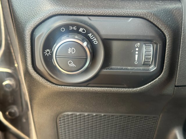 Used 2023 Jeep Gladiator Mojave w/ Cold Weather Group image 32