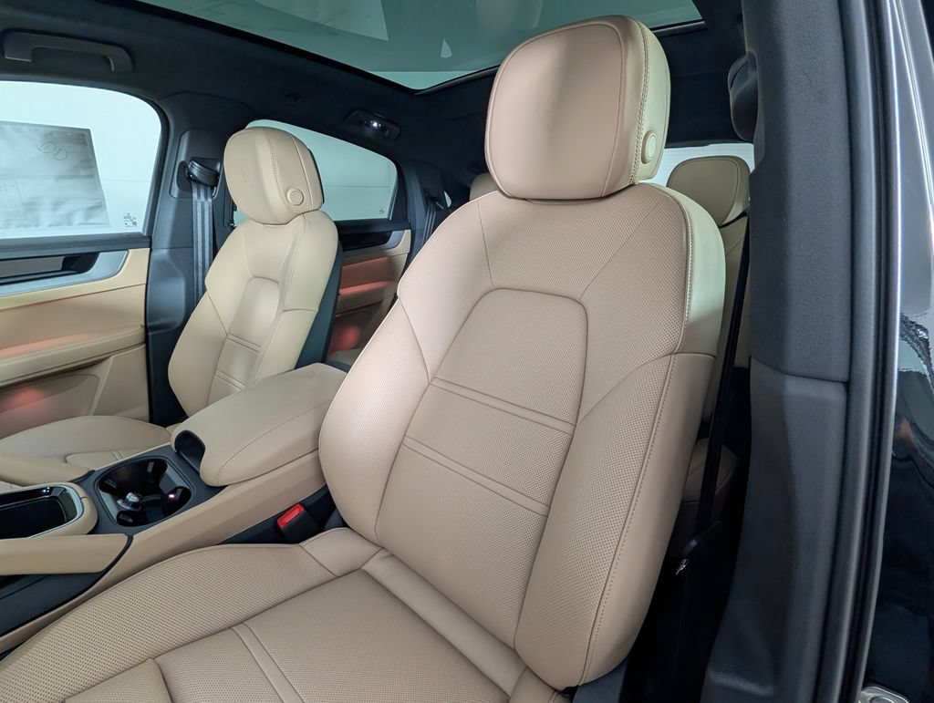 New 2026 Porsche Cayenne Coupe AWD/4WD image 5