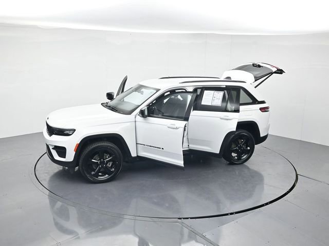 Used 2023 Jeep Grand Cherokee Altitude image 44