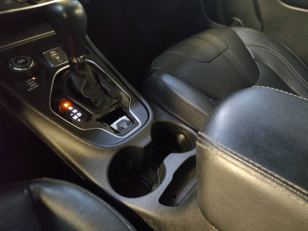 Used 2019 Jeep Cherokee Limited w/ Technology Group AWD/4WD image 26