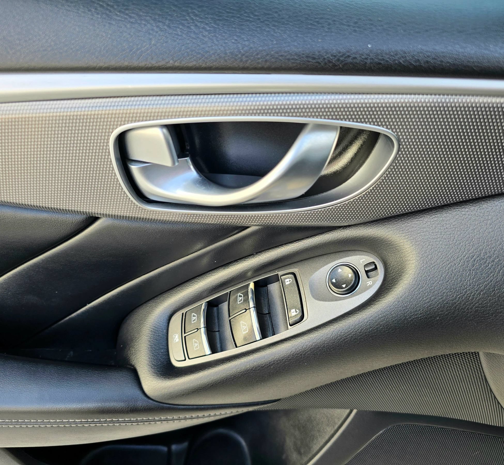 Used 2015 INFINITI Q50 Premium w/ Navigation Package AWD/4WD image 18