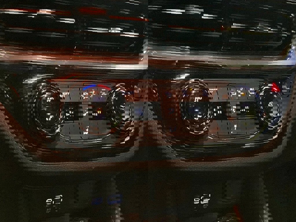 Used 2025 Buick Envista Sport Touring image 24