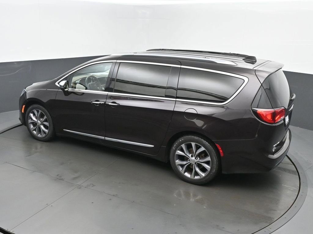 Used 2018 Chrysler Pacifica Limited image 40