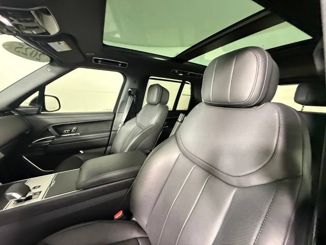Used 2025 Land Rover Range Rover SE AWD/4WD image 17