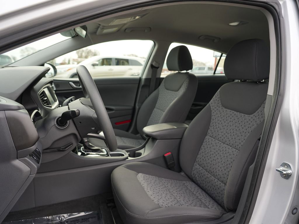 Used 2018 Hyundai Ioniq Blue FWD image 12